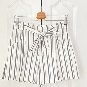 ZARA Paperbag High Waisted Belted Striped White Shorts L